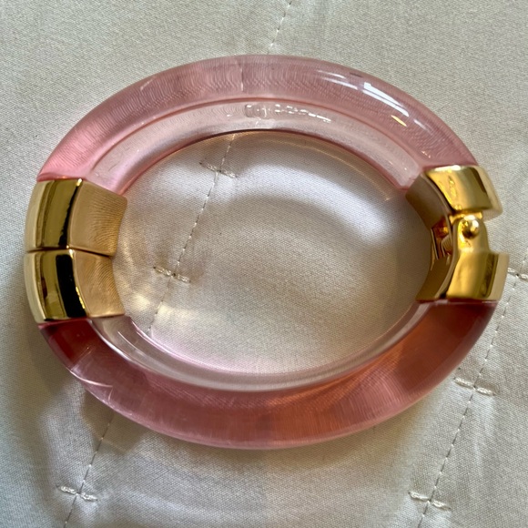 🩷Elegant Pink and Gold Bracelet - Picture 2 of 3